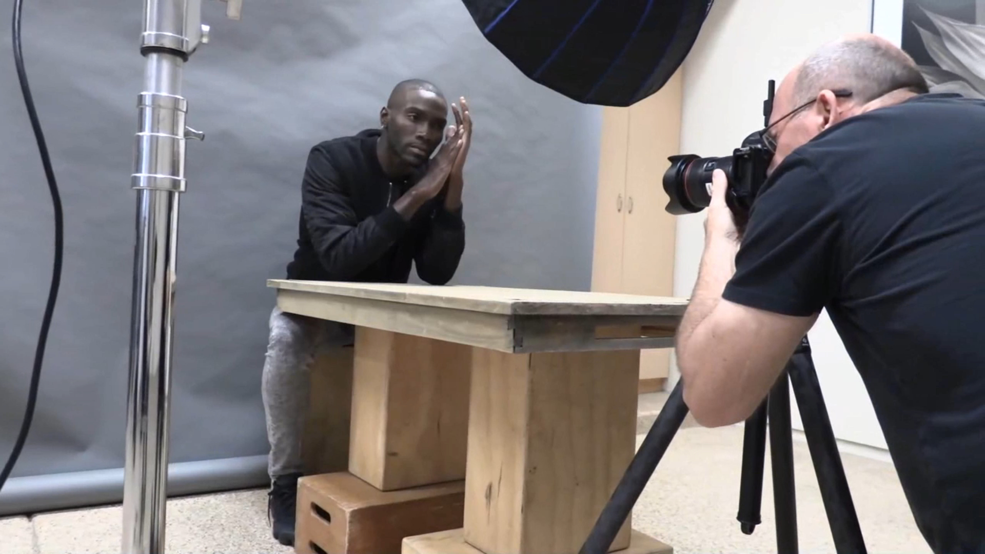 图片[3]-Joel Grimes 从头到尾系列-拍摄Kerron Clement及后期教程-中英字幕-美夕摄影资源