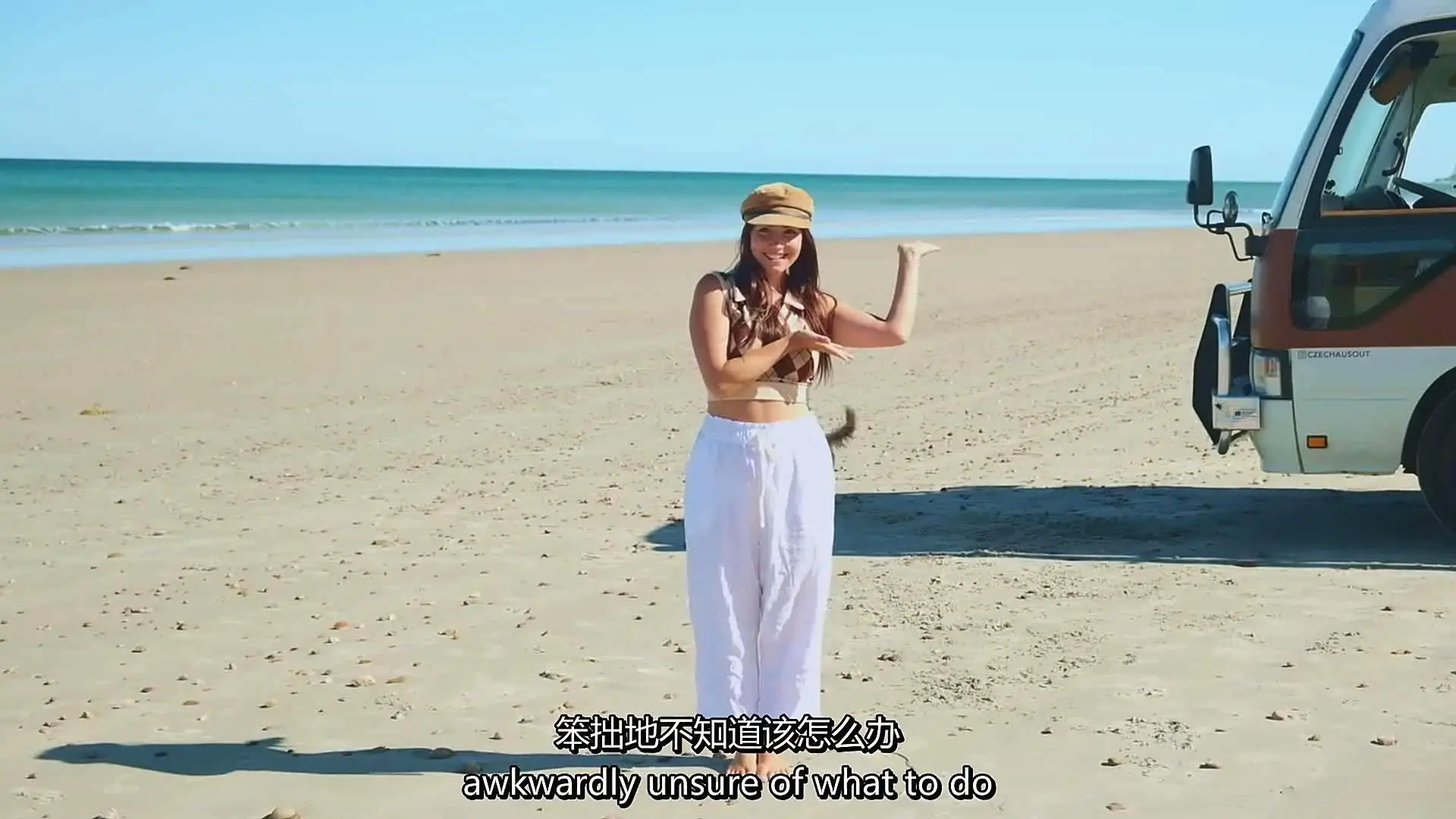 图片[2]-10种女性摆姿势抓拍技巧教程-by：Klara Zamourilova-中英字幕-美夕摄影